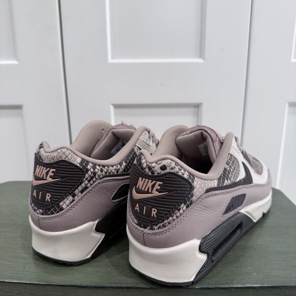 New Nike Air Max 90 SE Sneakers "Tan Snakeskin" Size 11 HF1212-200 - Picture 4 of 5